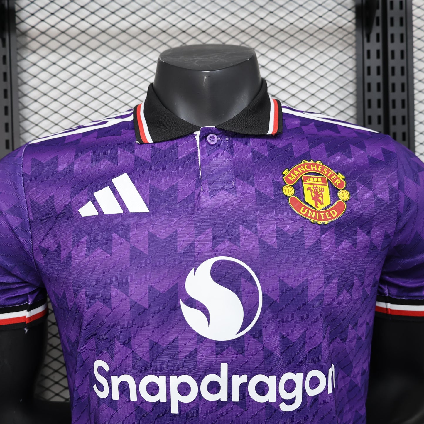 Manchester United "Midnight Essence" Special Kit