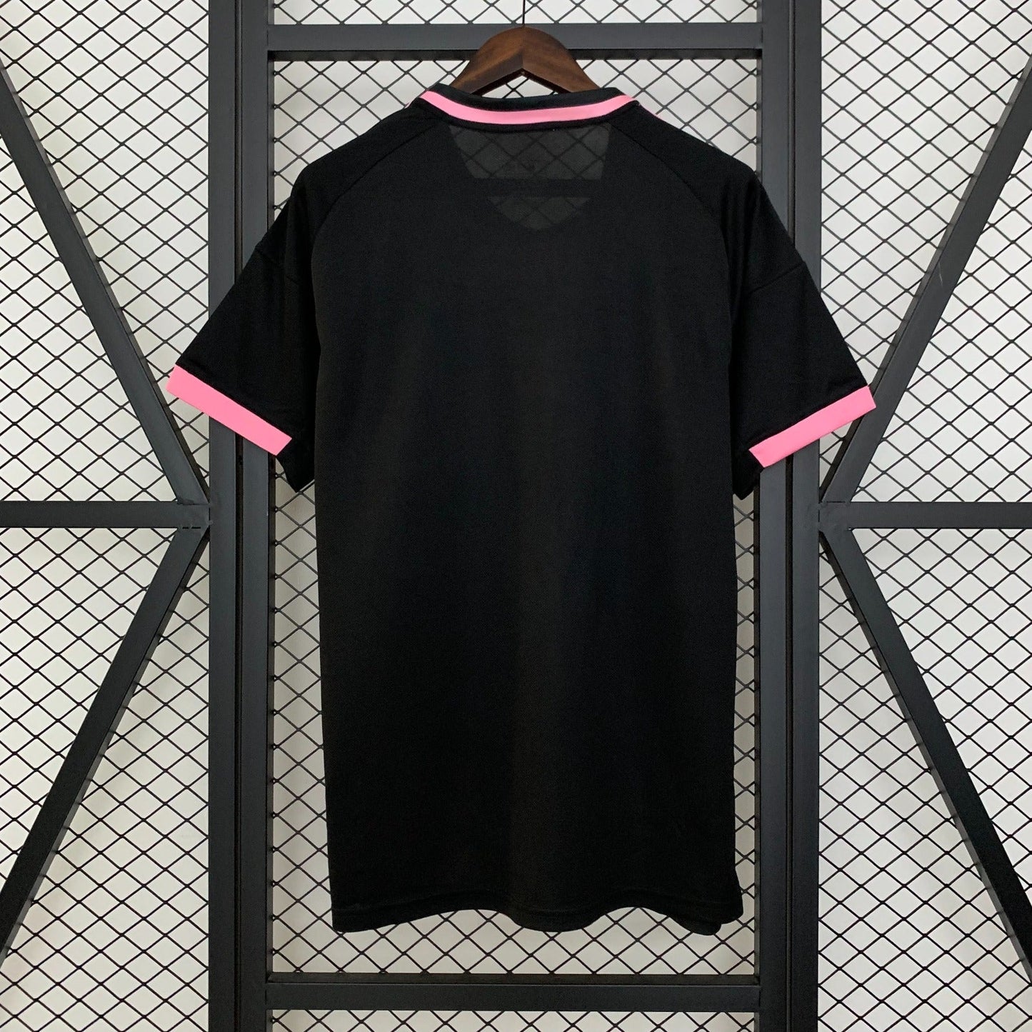 Real Madird "Rosa Serpent" Special Kit