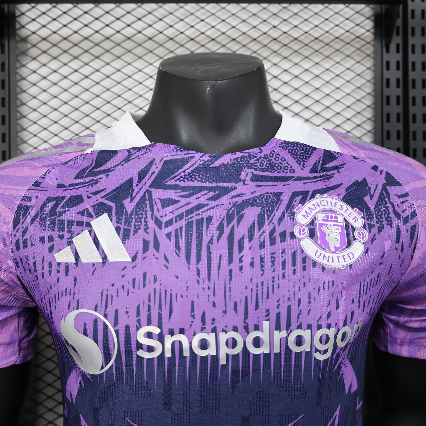 Manchester United "Violet Mirage" Special Kit